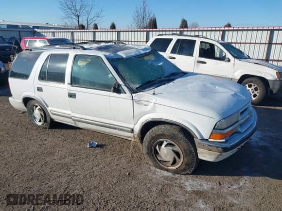 ✅ 2000 Chevrolet Blazer LT • VIN: 1GNDT13W1Y2144467 • Lot: 41414551. Listed on IAAI with 245,235 mi miles. Access the free auction sales archive from the USA and view a detailed vehicle history report at DreamBid. Image 1.