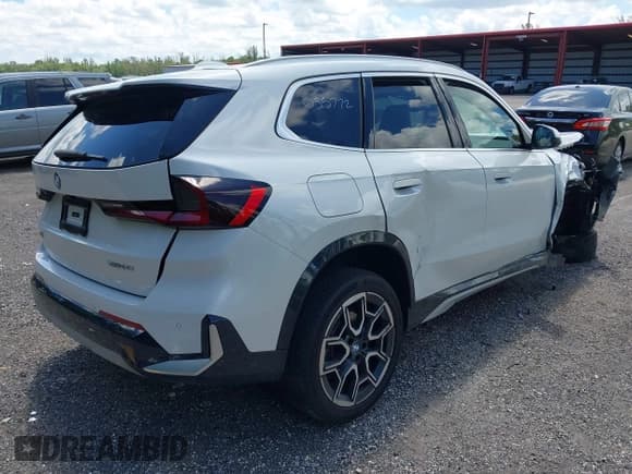 ✅ 2025 BMW X1 xDrive28i • VIN: WBX73EF03S5055772 • Lot: 43048636. Listed on IAAI with 5,587 mi. Free auction sales archive from the USA and detailed vehicle history report at DreamBid. Image 4.