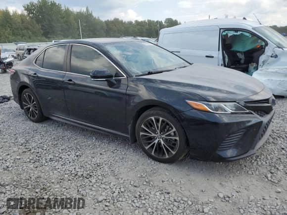2019 Toyota Camry LE z VIN 4T1B11HK6KU820267, wystawiony jako Copart lot #80095685 z przebiegiem Nie podano mil oraz Szkoda całkowita • Salvage title. Historia ofert i sprzedaży dostępna na DreamBid. Obrazek 4.