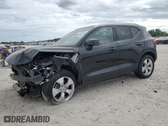 ✅ 2019 Volvo XC40 Momentum • VIN: YV4162UK2K2155020 • Лот: 91381845. Опубликован ранее на Copart с пробегом 55 824 миль. Бесплатный доступ к архиву аукционных продаж из США и подробный отчёт об истории автомобиля на DreamBid. Изображение 1.