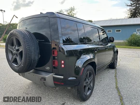 ✅ 2022 Land Rover Defender X-Dynamic SE • VIN: SALE27RU6N2089320 • Lot: 64334285. Wystawiony na Copart z przebiegiem 87 585 mil. Bezpłatny archiwum sprzedaży aukcyjnych z USA i szczegółowy raport historii pojazdu na DreamBid. Zdjęcie 4.