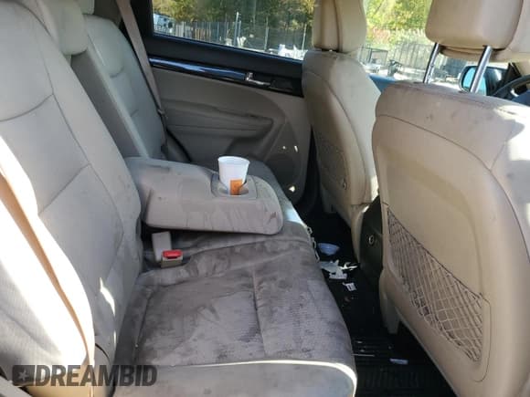 ✅ 2013 Kia Sorento LX • VIN: 5XYKT3A61DG422931 • Lot: 82562425. Listed on Copart with 144,923 mi. Free auction sales archive from the USA and detailed vehicle history report at DreamBid. Image 11.