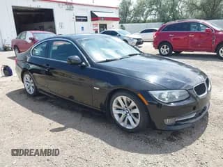 ✅ 2012 BMW 3 Series 328i • VIN: WBAKE5C57CJ106679 • Lot: 42543726. Wystawiony na IAAI z przebiegiem 134 239 mil. Bezpłatny archiwum sprzedaży aukcyjnych z USA i szczegółowy raport historii pojazdu na DreamBid. Zdjęcie 1.