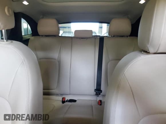 ✅ 2017 Jaguar F-Pace 35t • VIN: SADCS2BV7HA053350 • Lot: 66388915. Wystawiony na Copart z przebiegiem 97 580 mil. Bezpłatny archiwum sprzedaży aukcyjnych z USA i szczegółowy raport historii pojazdu na DreamBid. Zdjęcie 10.