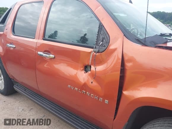 ✅ 2007 Chevrolet Avalanche 1LT • VIN: 3GNFK12397G303423 • Lot: 42530644. Listed on IAAI with Not provided. Free auction sales archive from the USA and detailed vehicle history report at DreamBid. Image 14.