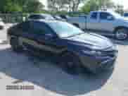 2022 Toyota Camry SE z VIN 4T1T11AK0NU044270, wystawiony jako IAAI lot #42805286 z przebiegiem 49 468 mil mil oraz . Historia ofert i sprzedaży dostępna na DreamBid. Obrazek 1.