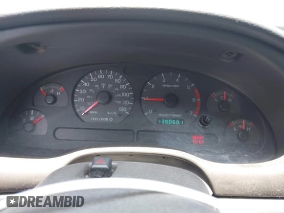 ✅ 1999 Ford Mustang • VIN: 1FAFP4046XF202967 • Lot: 42574831. Wystawiony na IAAI z przebiegiem 138 068 mil. Bezpłatny archiwum sprzedaży aukcyjnych z USA i szczegółowy raport historii pojazdu na DreamBid. Zdjęcie 7.