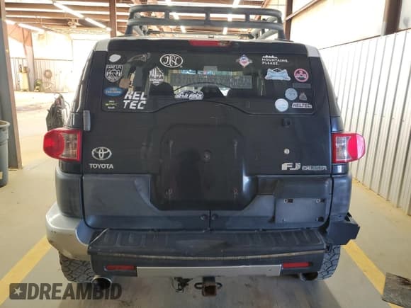 ✅ 2007 Toyota FJ Cruiser • VIN: JTEBU11F070075065 • Lot: 86189855. Listed on Copart with 267,061 mi. Free auction sales archive from the USA and detailed vehicle history report at DreamBid. Image 6.