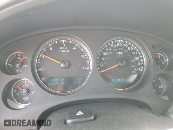 ✅ 2013 Chevrolet Suburban LT • VIN: 1GNSKJE76DR353611 • Lot: 58845685. Wystawiony na Copart z przebiegiem 136 278 mil. Bezpłatny archiwum sprzedaży aukcyjnych z USA i szczegółowy raport historii pojazdu na DreamBid. Zdjęcie 9.