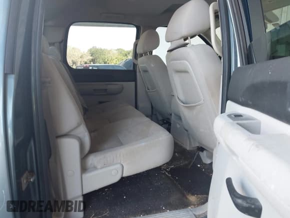 ✅ 2010 Chevrolet Silverado 1500 LT • VIN: 3GCRKSE30AG198639 • Lot: 43623056. Wystawiony na IAAI z przebiegiem 257 454 mil. Bezpłatny archiwum sprzedaży aukcyjnych z USA i szczegółowy raport historii pojazdu na DreamBid. Zdjęcie 8.