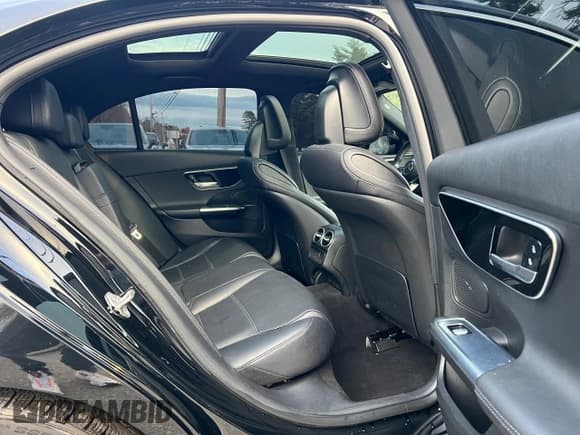 ✅ 2022 Mercedes-Benz C 300 • VIN: W1KAF4GB9NR020192 • Lot: 92741615. Listed on Copart with 61,602 mi. Free auction sales archive from the USA and detailed vehicle history report at DreamBid. Image 6.