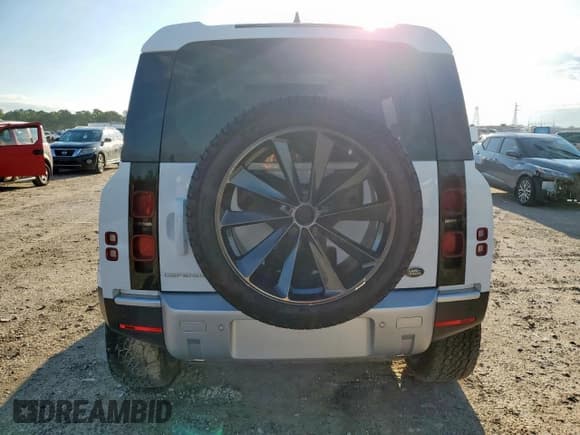 ✅ 2022 Land Rover Defender S • VIN: SALEJ7RX8N2087680 • Lot: 81625825. Wystawiony na Copart z przebiegiem 58 475 mil. Bezpłatny archiwum sprzedaży aukcyjnych z USA i szczegółowy raport historii pojazdu na DreamBid. Zdjęcie 6.