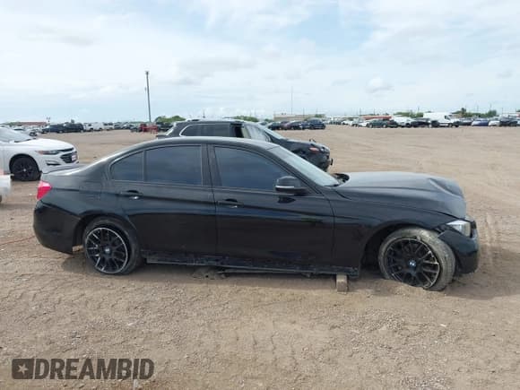 ✅ 2017 BMW 3 Series 320i • VIN: WBA8A9C59HK620080 • Lot: 42996887. Listed on IAAI with Not provided. Free auction sales archive from the USA and detailed vehicle history report at DreamBid. Image 14.