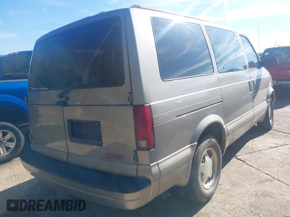✅ 2002 GMC Safari • VIN: 1GKDM19X72B511888 • Lot: 43780714. Listed on IAAI with 163,262 mi. Free auction sales archive from the USA and detailed vehicle history report at DreamBid. Image 4.