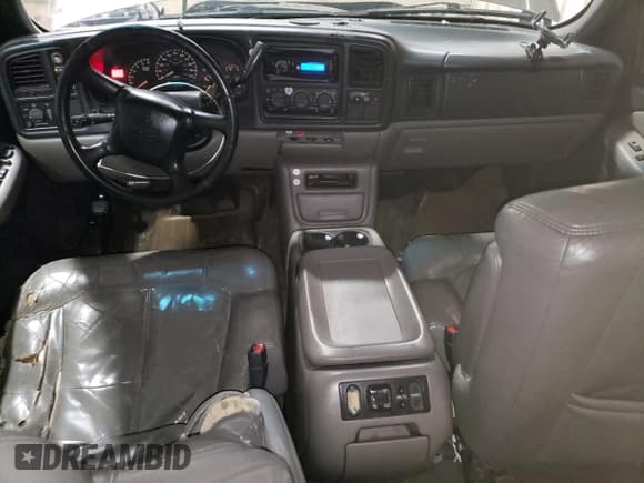 ✅ 2002 Chevrolet Suburban Z71 • VIN: 3GNFK16ZX2G272867 • Lot: 55130875. Listed on Copart with 199,084 mi. Free auction sales archive from the USA and detailed vehicle history report at DreamBid. Image 8.