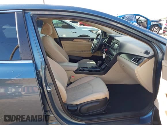 ✅ 2016 Hyundai Sonata Sport • VIN: 5NPE34AF0GH421074 • Лот: 43269124. Опубликован ранее на IAAI с пробегом 134 254 миль. Бесплатный доступ к архиву аукционных продаж из США и подробный отчёт об истории автомобиля на DreamBid. Изображение 5.