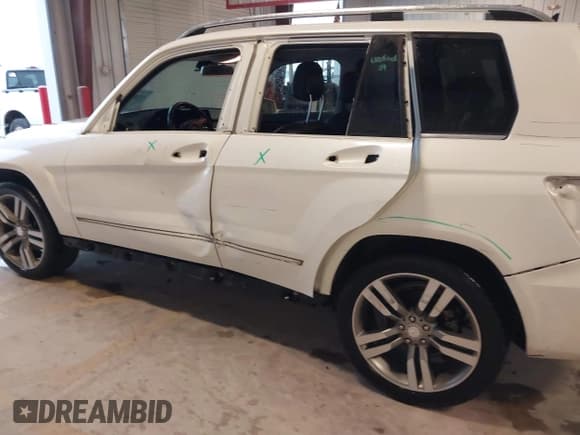 ✅ 2013 Mercedes-Benz GLK 350 • VIN: WDCGG5HB3DG087994 • Lot: 43528768. Wystawiony na IAAI z przebiegiem 137 386 mil. Bezpłatny archiwum sprzedaży aukcyjnych z USA i szczegółowy raport historii pojazdu na DreamBid. Zdjęcie 6.