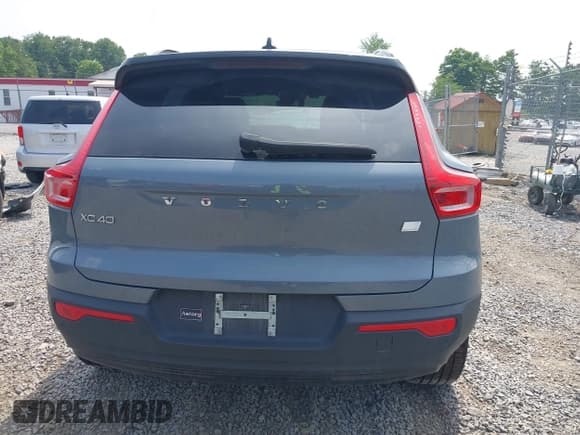 ✅ 2021 Volvo XC40 • VIN: YV4ED3UR8M2565124 • Lot: 42404610. Wystawiony na IAAI z przebiegiem 71 597 mil. Bezpłatny archiwum sprzedaży aukcyjnych z USA i szczegółowy raport historii pojazdu na DreamBid. Zdjęcie 17.
