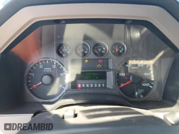 ✅ 2008 Ford F-250 XL • VIN: 1FTSW21R48EB48232 • Lot: 70175505. Wystawiony na Copart z przebiegiem 180 232 mil. Bezpłatny archiwum sprzedaży aukcyjnych z USA i szczegółowy raport historii pojazdu na DreamBid. Zdjęcie 9.