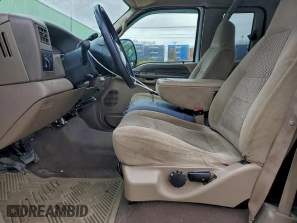 ✅ 2001 Ford F-250 XL • VIN: 1FTNX21S11EA22512 • Lot: 93750975. Wystawiony na Copart z przebiegiem 234 318 mil. Bezpłatny archiwum sprzedaży aukcyjnych z USA i szczegółowy raport historii pojazdu na DreamBid. Zdjęcie 7.