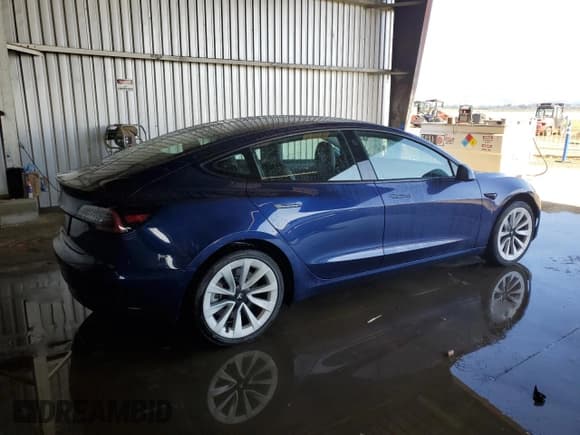 ✅ 2022 Tesla Model 3 • VIN: 5YJ3E1EA8NF304465 • Lot: 57865555. Wystawiony na Copart z przebiegiem 96 602 mil. Bezpłatny archiwum sprzedaży aukcyjnych z USA i szczegółowy raport historii pojazdu na DreamBid. Zdjęcie 3.