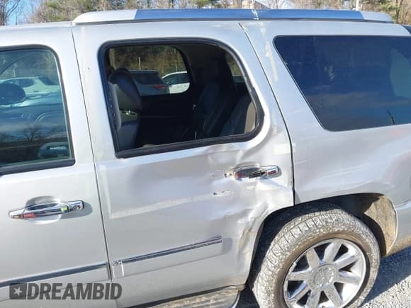 ✅ 2013 GMC Yukon Denali • VIN: 1GKS2EEF8DR308357 • Lot: 43700944. Listed on IAAI with 170,833 mi. Free auction sales archive from the USA and detailed vehicle history report at DreamBid. Image 6.