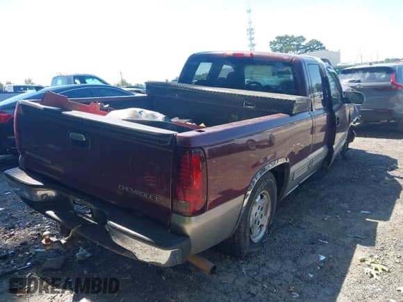 1999 Chevrolet Silverado 1500 LS z VIN 2GCEC19T2X1153428, wystawiony jako IAAI lot #43185258 z przebiegiem Nie podano mil oraz . Historia ofert i sprzedaży dostępna na DreamBid. Obrazek 4.