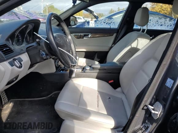 ✅ 2009 Mercedes-Benz C 300 Sport • VIN: WDDGF81X79F234661 • Lot: 89908665. Wystawiony na Copart z przebiegiem 246 443 mil. Bezpłatny archiwum sprzedaży aukcyjnych z USA i szczegółowy raport historii pojazdu na DreamBid. Zdjęcie 7.