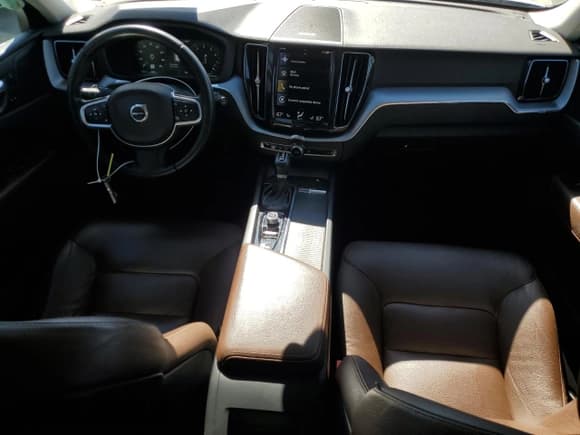 ✅ 2019 Volvo XC60 Momentum • VIN: YV4A22RK0K1370244 • Lot: 87129415. Listed on Copart with 62,245 mi. Free auction sales archive from the USA and detailed vehicle history report at DreamBid. Image 8.