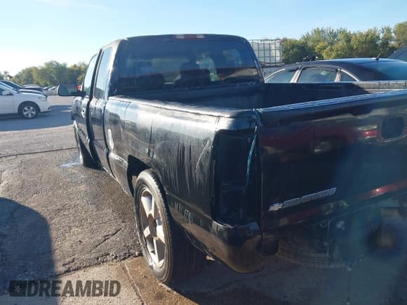 ✅ 2002 Chevrolet Silverado 1500 LS • VIN: 2GCEC19V421175103 • Lot: 43578630. Wystawiony na IAAI z przebiegiem 329 179 mil. Bezpłatny archiwum sprzedaży aukcyjnych z USA i szczegółowy raport historii pojazdu na DreamBid. Zdjęcie 3.