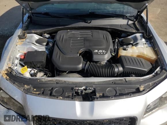 ✅ 2021 Chrysler 300 S • VIN: 2C3CCABG4MH525539 • Lot: 52004944. Wystawiony na Copart z przebiegiem 84 418 mil. Bezpłatny archiwum sprzedaży aukcyjnych z USA i szczegółowy raport historii pojazdu na DreamBid. Zdjęcie 11.