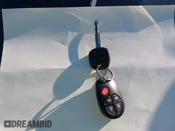 ✅ 2012 Toyota Sienna LE • VIN: 5TDKK3DC7CS229883 • Lot: 43592199. Wystawiony na IAAI z przebiegiem 115 659 mil. Bezpłatny archiwum sprzedaży aukcyjnych z USA i szczegółowy raport historii pojazdu na DreamBid. Zdjęcie 11.