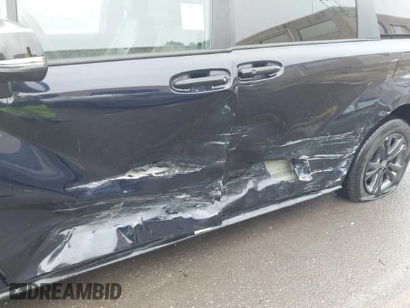 ✅ 2025 Toyota Sienna Woodland Edition • VIN: 5TDCSKFC0SS159623 • Lot: 43746699. Listed on IAAI with 13,787 mi. Free auction sales archive from the USA and detailed vehicle history report at DreamBid. Image 6.