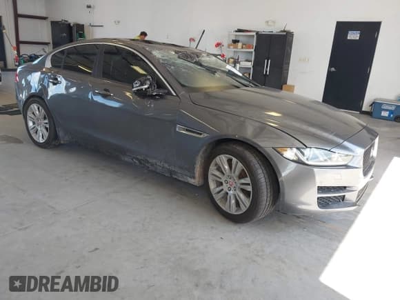 ✅ 2017 Jaguar XE 35t Premium • VIN: SAJAD4BV5HA975769 • Lot: 42921796. Wystawiony na IAAI z przebiegiem 104 381 mil. Bezpłatny archiwum sprzedaży aukcyjnych z USA i szczegółowy raport historii pojazdu na DreamBid. Zdjęcie 1.