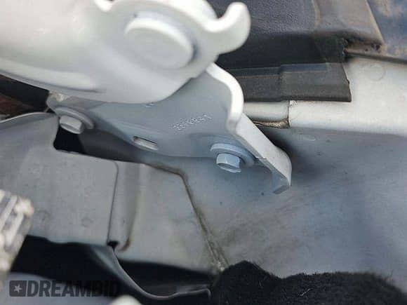 2023 Chevrolet Silverado 1500 Work Truck z VIN 1GCUDAED3PZ183973, wystawiony jako IAAI lot #43624318 z przebiegiem 66 196 mil mil oraz . Historia ofert i sprzedaży dostępna na DreamBid. Obrazek 29.