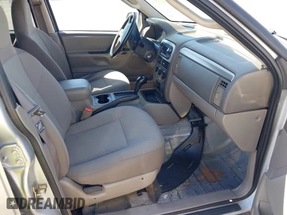✅ 2004 Jeep Grand Cherokee Laredo • VIN: 1J4GX48SX4C360639 • Lot: 43402545. Listed on IAAI with 217,717 mi. Free auction sales archive from the USA and detailed vehicle history report at DreamBid. Image 5.