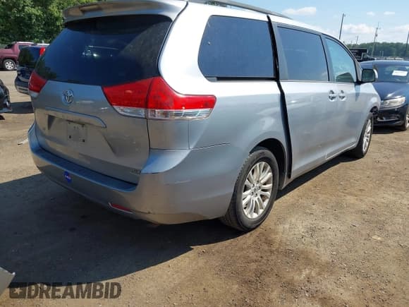 ✅ 2013 Toyota Sienna XLE AAS • VIN: 5TDYK3DC2DS343012 • Lot: 43014501. Listed on IAAI with 130,513 mi. Free auction sales archive from the USA and detailed vehicle history report at DreamBid. Image 4.