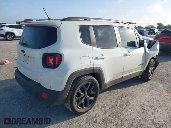 ✅ 2017 Jeep Renegade Latitude • VIN: ZACCJABB2HPF72823 • Lot: 42794334. Listed on IAAI with 96,418 mi. Free auction sales archive from the USA and detailed vehicle history report at DreamBid. Image 4.