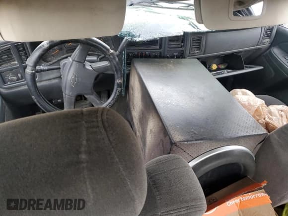 ✅ 2006 Chevrolet Silverado 2500HD Work Truck • VIN: 1GCHK29U06E211466 • Lot: 45384955. Wystawiony na Copart z przebiegiem Nie podano. Bezpłatny archiwum sprzedaży aukcyjnych z USA i szczegółowy raport historii pojazdu na DreamBid. Zdjęcie 8.