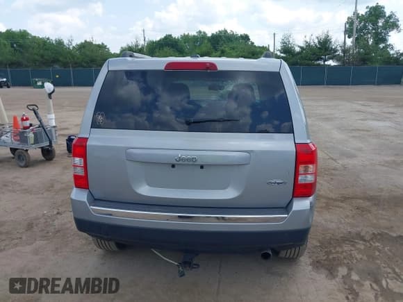 ✅ 2016 Jeep Patriot Latitude • VIN: 1C4NJPFA7GD800163 • Lot: 42534501. Wystawiony na IAAI z przebiegiem 173 265 mil. Bezpłatny archiwum sprzedaży aukcyjnych z USA i szczegółowy raport historii pojazdu na DreamBid. Zdjęcie 16.
