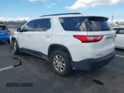 ✅ 2020 Chevrolet Traverse LT • VIN: 1GNERHKW9LJ296542 • Lot: 43376138. Wystawiony na IAAI z przebiegiem 51 214 mil. Bezpłatny archiwum sprzedaży aukcyjnych z USA i szczegółowy raport historii pojazdu na DreamBid. Zdjęcie 3.
