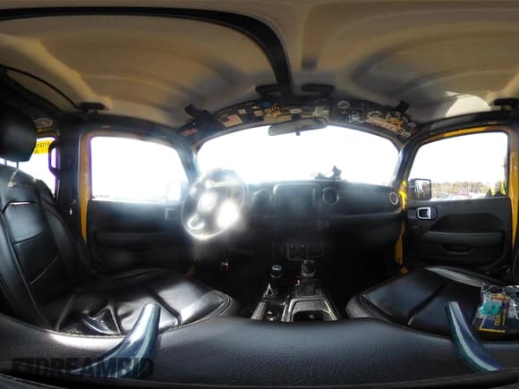 ✅ 2021 Jeep Wrangler Unlimited Sahara • VIN: 1C4HJXEG4MW624532 • Lot: 41783382. Wystawiony na IAAI z przebiegiem 81 116 mil. Bezpłatny archiwum sprzedaży aukcyjnych z USA i szczegółowy raport historii pojazdu na DreamBid. Zdjęcie 18.