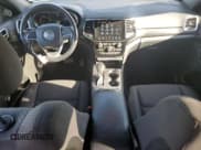 ✅ 2020 Jeep Grand Cherokee Laredo E • VIN: 1C4RJFAGXLC149005 • Лот: 82559565. Опубликован ранее на Copart с пробегом 82 594 миль. Бесплатный доступ к архиву аукционных продаж из США и подробный отчёт об истории автомобиля на DreamBid. Изображение 8.