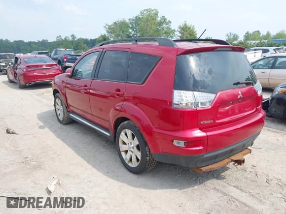 ✅ 2011 Mitsubishi Outlander SE • VIN: JA4JT3AW8BU030661 • Лот: 42785928. Опубликован ранее на IAAI с пробегом 179 427 миль. Бесплатный доступ к архиву аукционных продаж из США и подробный отчёт об истории автомобиля на DreamBid. Изображение 3.