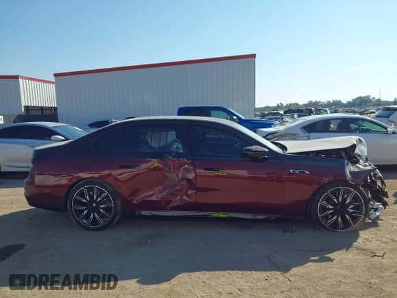 ✅ 2024 BMW i7 M70 • VIN: WBY83EH03RCP97981 • Лот: 43466182. Опубликован ранее на IAAI с пробегом 4 759 миль. Бесплатный доступ к архиву аукционных продаж из США и подробный отчёт об истории автомобиля на DreamBid. Изображение 13.