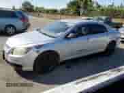 2011 Chevrolet Malibu 1LS z VIN 1G1ZB5E15BF323713, wystawiony jako Copart lot #69056474 z przebiegiem 144 483 mil mil oraz Szkoda całkowita • Salvage title. Historia ofert i sprzedaży dostępna na DreamBid. Obrazek 1.