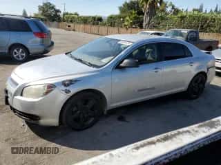 2011 Chevrolet Malibu 1LS z VIN 1G1ZB5E15BF323713, wystawiony jako Copart lot #69056474 z przebiegiem 144 483 mil mil oraz Szkoda całkowita • Salvage title. Historia ofert i sprzedaży dostępna na DreamBid. Obrazek 1.