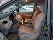 ✅ 2011 Toyota Sienna LE • VIN: 5TDKK3DC1BS103694 • Лот: 94879665. Опубликован ранее на Copart с пробегом 204 052 миль. Бесплатный доступ к архиву аукционных продаж из США и подробный отчёт об истории автомобиля на DreamBid. Изображение 7.