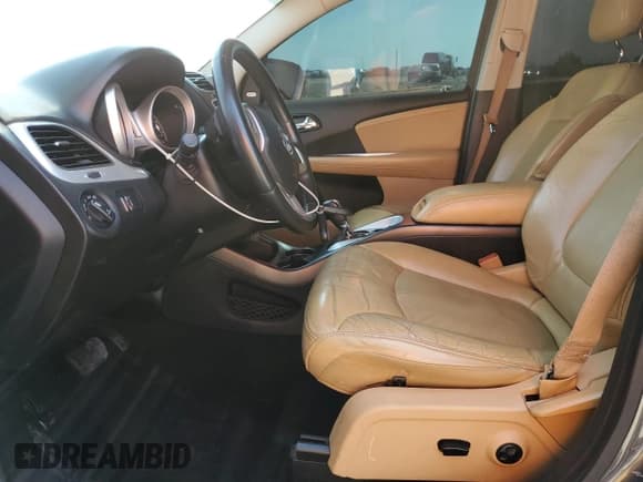 ✅ 2015 Dodge Journey Limited • VIN: 3C4PDDDG3FT554923 • Lot: 67909315. Wystawiony na Copart z przebiegiem 111 370 mil. Bezpłatny archiwum sprzedaży aukcyjnych z USA i szczegółowy raport historii pojazdu na DreamBid. Zdjęcie 7.