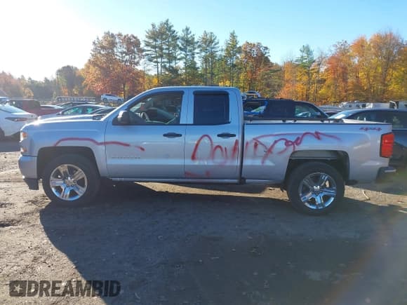 ✅ 2017 Chevrolet Silverado 1500 Custom • VIN: 1GCVKPEC2HZ202101 • Lot: 43468157. Wystawiony na IAAI z przebiegiem 197 056 mil. Bezpłatny archiwum sprzedaży aukcyjnych z USA i szczegółowy raport historii pojazdu na DreamBid. Zdjęcie 14.